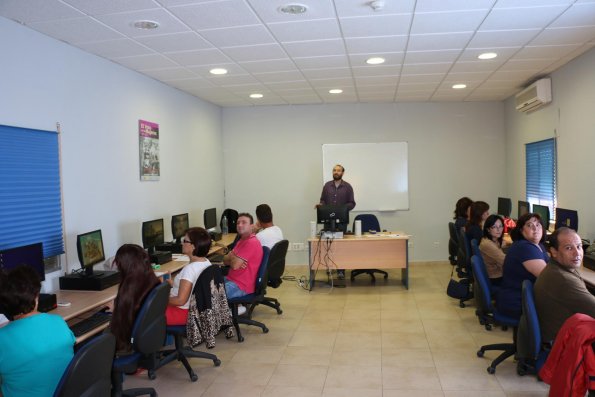curso informatica Centro de la Mujer-2014-09-30-fuente Area Comunicacion Municipal-09