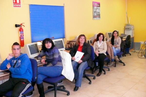 Curso manipulacion de alimentos en el Centro de la Mujer-2014-03-28-fuente Area de Comunicacion Municipal-01