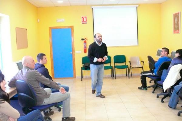 Curso manipulacion de alimentos en el Centro de la Mujer-2014-03-28-fuente Area de Comunicacion Municipal-07