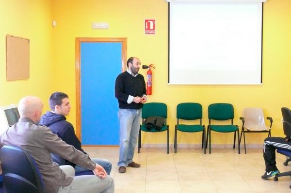 Curso manipulacion de alimentos en el Centro de la Mujer-2014-03-28-fuente Area de Comunicacion Municipal-09