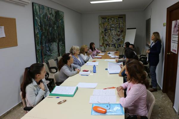 cursos de camarera en el Centro de la Mujer de Miguelturra-2014-10-20-fuente Area de Comunicacion Municipal-2