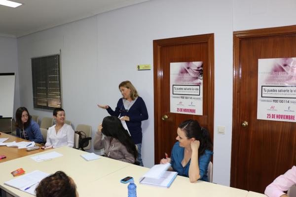 cursos de camarera en el Centro de la Mujer de Miguelturra-2014-10-20-fuente Area de Comunicacion Municipal-4