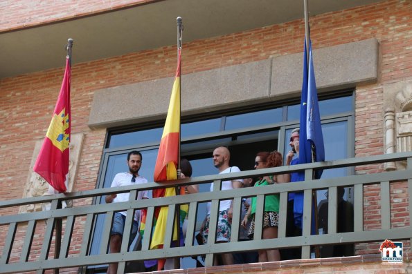 Bandera y apoyo institucional al colectivo LGTBI -2015-06-28-fuente Area de Comunicación Municipal-002