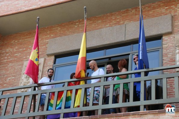 Bandera y apoyo institucional al colectivo LGTBI -2015-06-28-fuente Area de Comunicación Municipal-003