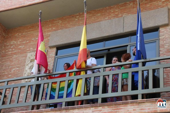 Bandera y apoyo institucional al colectivo LGTBI -2015-06-28-fuente Area de Comunicación Municipal-005