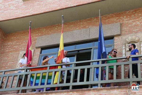 Bandera y apoyo institucional al colectivo LGTBI -2015-06-28-fuente Area de Comunicación Municipal-006
