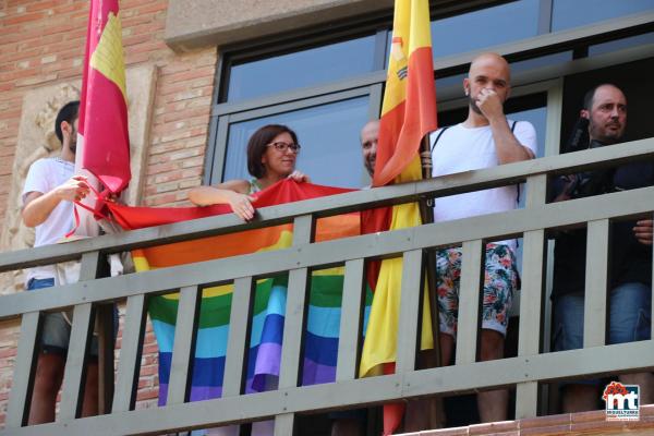 Bandera y apoyo institucional al colectivo LGTBI -2015-06-28-fuente Area de Comunicación Municipal-008