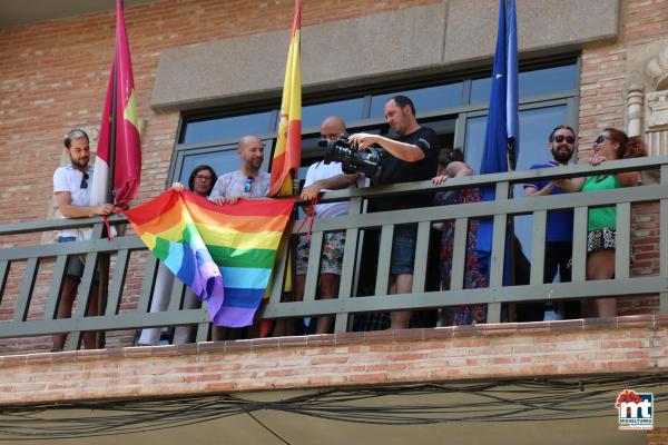 Bandera y apoyo institucional al colectivo LGTBI -2015-06-28-fuente Area de Comunicación Municipal-012