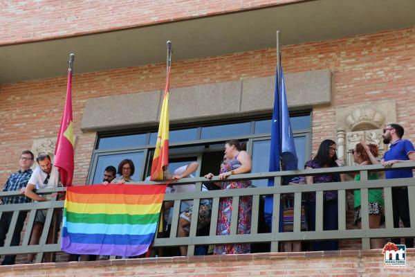 Bandera y apoyo institucional al colectivo LGTBI -2015-06-28-fuente Area de Comunicación Municipal-018