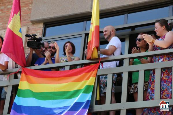 Bandera y apoyo institucional al colectivo LGTBI -2015-06-28-fuente Area de Comunicación Municipal-026