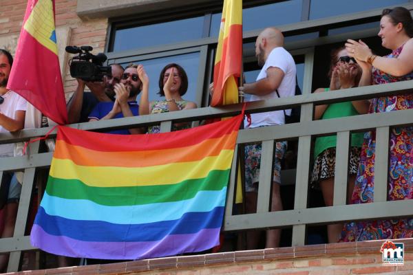 Bandera y apoyo institucional al colectivo LGTBI -2015-06-28-fuente Area de Comunicación Municipal-027