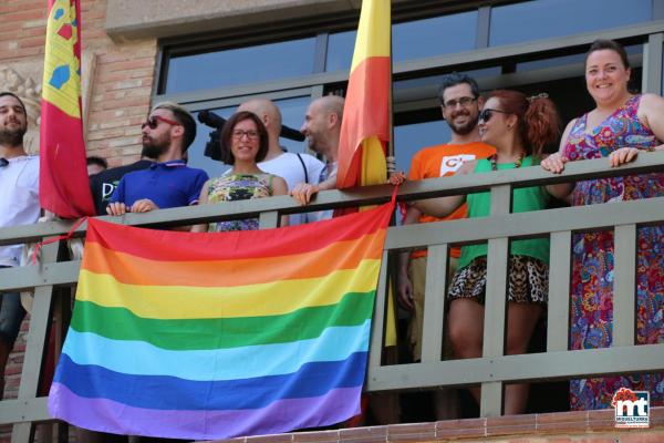 Bandera y apoyo institucional al colectivo LGTBI -2015-06-28-fuente Area de Comunicación Municipal-036