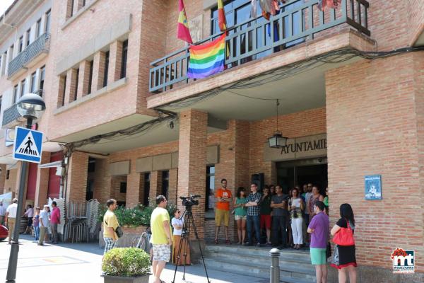 Bandera y apoyo institucional al colectivo LGTBI -2015-06-28-fuente Area de Comunicación Municipal-060