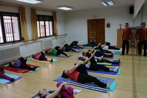 Cursos de yoga y yoga terapeutico-Javier Cendegui-Alma Social-2014-10-13-fuente Area Comunicacion Municipal-01