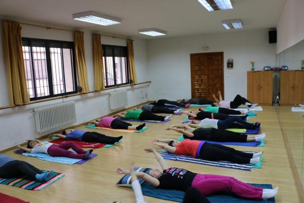 Cursos de yoga y yoga terapeutico-Javier Cendegui-Alma Social-2014-10-13-fuente Area Comunicacion Municipal-04
