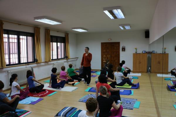 Cursos de yoga y yoga terapeutico-Javier Cendegui-Alma Social-2014-10-13-fuente Area Comunicacion Municipal-09