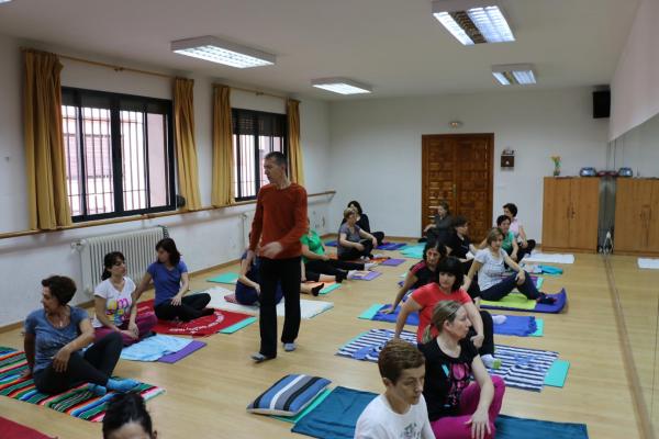Cursos de yoga y yoga terapeutico-Javier Cendegui-Alma Social-2014-10-13-fuente Area Comunicacion Municipal-10
