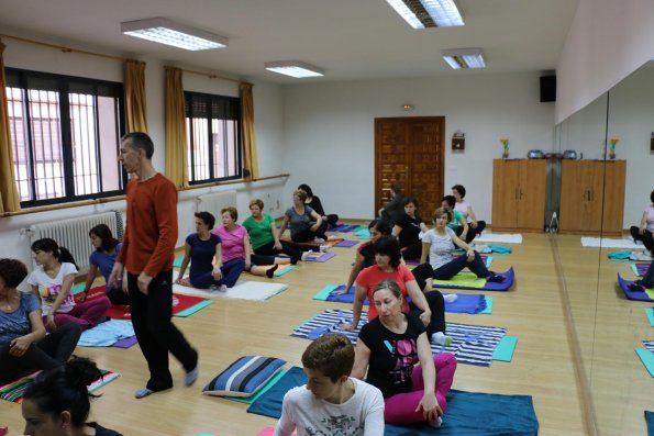 Cursos de yoga y yoga terapeutico-Javier Cendegui-Alma Social-2014-10-13-fuente Area Comunicacion Municipal-11