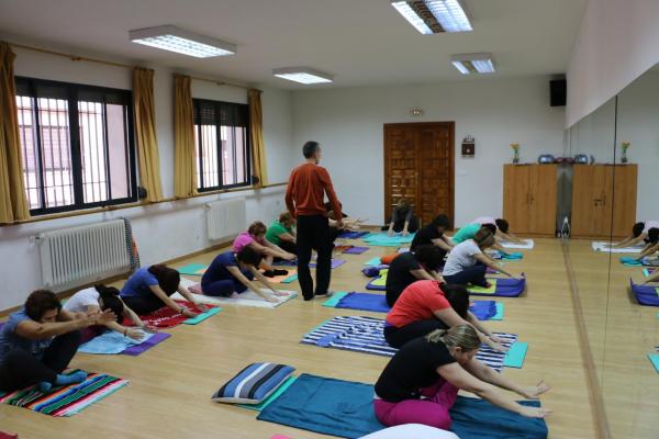 Cursos de yoga y yoga terapeutico-Javier Cendegui-Alma Social-2014-10-13-fuente Area Comunicacion Municipal-12