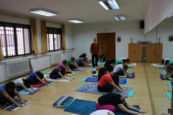 Cursos de yoga y yoga terapeutico-Javier Cendegui-Alma Social-2014-10-13-fuente Area Comunicacion Municipal-13
