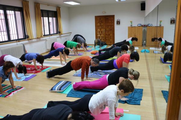 Cursos de yoga y yoga terapeutico-Javier Cendegui-Alma Social-2014-10-13-fuente Area Comunicacion Municipal-65