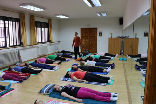 Cursos de yoga y yoga terapeutico-Javier Cendegui-Alma Social-2014-10-13-fuente Area Comunicacion Municipal-96