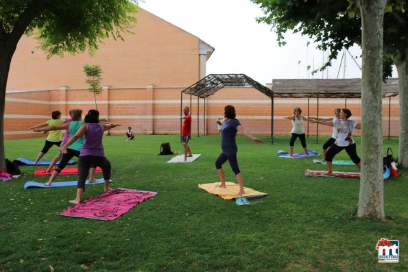 Yoga en la Piscina Municipal-2015-07-20-fuente Area de Comunicación Municipal-001