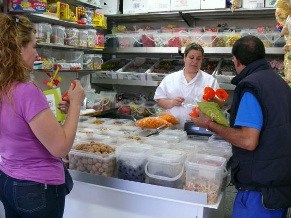 Jornada Informativa Reciclado de Aceite en Mercado Municipal-03-06-2011-fuente Area Comunicacion Municipal-010