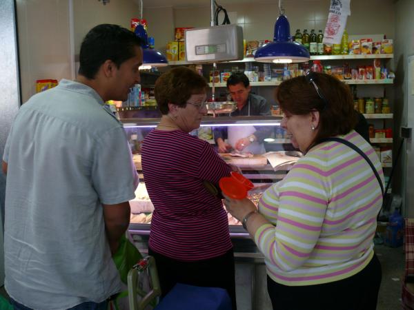 Jornada Informativa Reciclado de Aceite en Mercado Municipal-03-06-2011-fuente Area Comunicacion Municipal-017