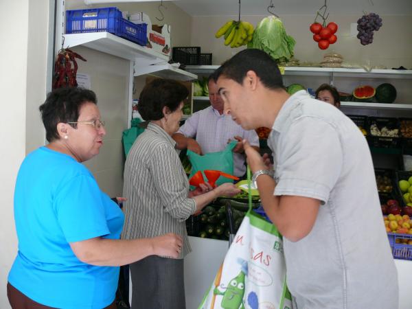 Jornada Informativa Reciclado de Aceite en Mercado Municipal-03-06-2011-fuente Area Comunicacion Municipal-021