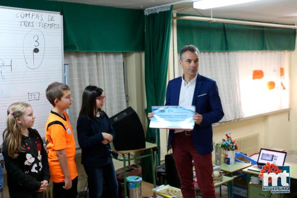 entrega diploma Aquona al Colegio Pradillo tercer premio concurso nacional del agua 2018-Fuente imagen Area Comunicacion Ayuntamiento Miguelturra-015