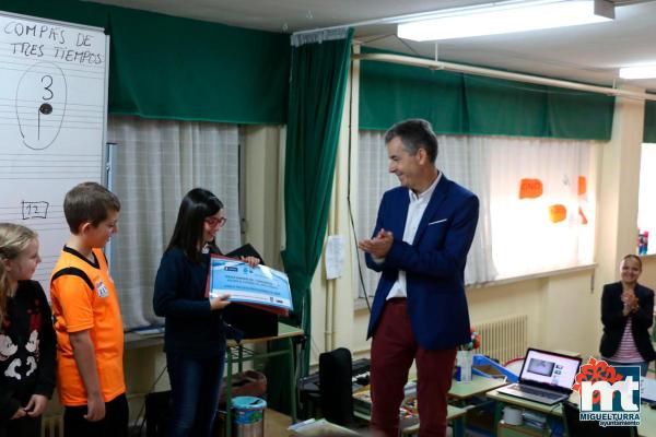 entrega diploma Aquona al Colegio Pradillo tercer premio concurso nacional del agua 2018-Fuente imagen Area Comunicacion Ayuntamiento Miguelturra-017