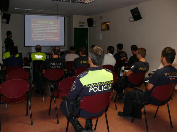 curso-policias-fuente-area-comunicacion-09-10-2009-03