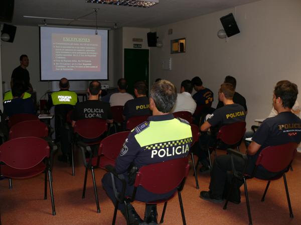 curso-policias-fuente-area-comunicacion-09-10-2009-04