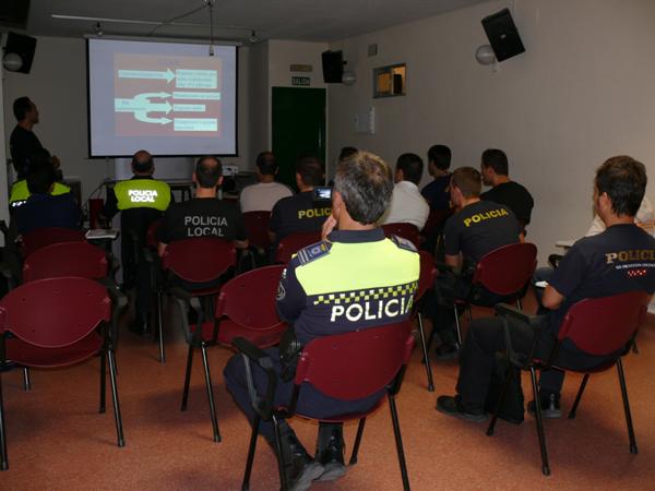 curso-policias-fuente-area-comunicacion-09-10-2009-05