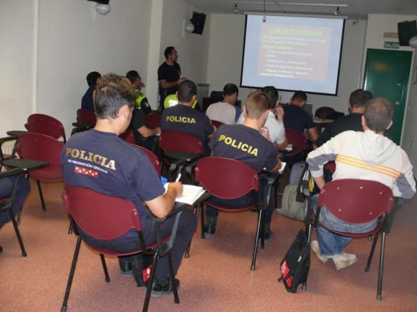 curso-policias-fuente-area-comunicacion-09-10-2009-21