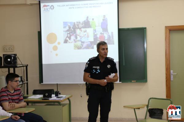 Charlas Policia Local en el Instituto-mayo 2015-fuente Area de Comunicación Municipal-001