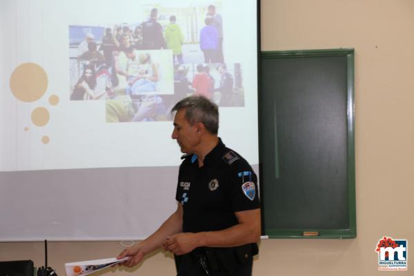 Charlas Policia Local en el Instituto-mayo 2015-fuente Area de Comunicación Municipal-004