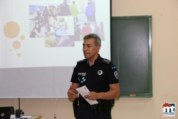 Charlas Policia Local en el Instituto-mayo 2015-fuente Area de Comunicación Municipal-005