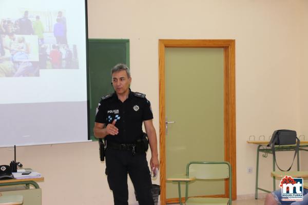 Charlas Policia Local en el Instituto-mayo 2015-fuente Area de Comunicación Municipal-020
