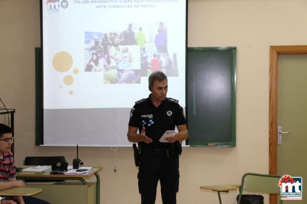 Charlas Policia Local en el Instituto-mayo 2015-fuente Area de Comunicación Municipal-021