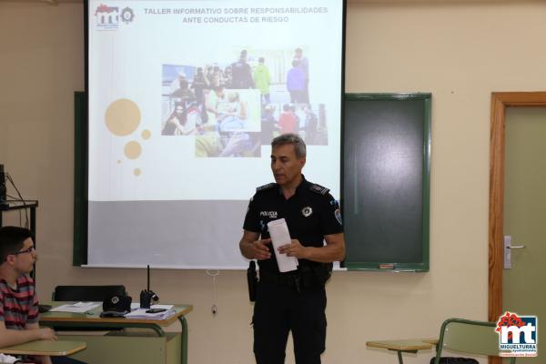 Charlas Policia Local en el Instituto-mayo 2015-fuente Area de Comunicación Municipal-024