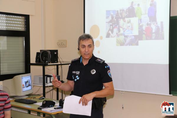 Charlas Policia Local en el Instituto-mayo 2015-fuente Area de Comunicación Municipal-029