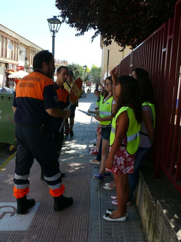 Parada infantil de Trafico. Proteccion Civil y CP Benito Perez Galdos-13-06-2011-fuente Area Comunicacion Municipal-004