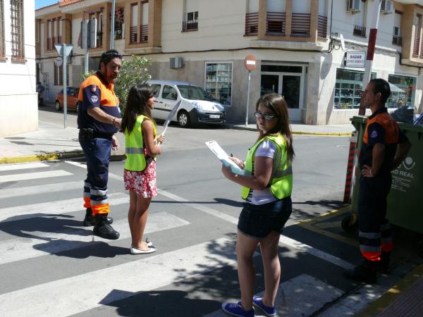 Parada infantil de Trafico. Proteccion Civil y CP Benito Perez Galdos-13-06-2011-fuente Area Comunicacion Municipal-005