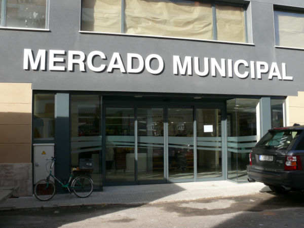 nueva-apertura-mercado-municipal-16-11-2010-fuente-area-comunicacion-municipal-045