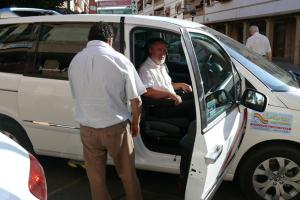 visita al nuevo taxi adaptado