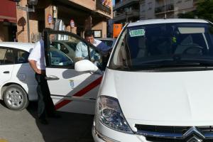 visita al nuevo taxi adaptado