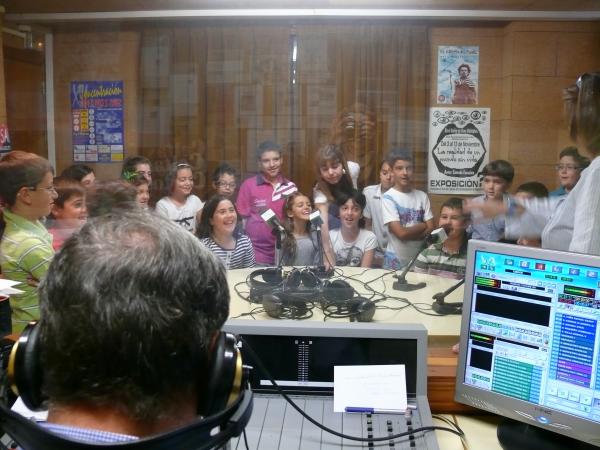 Alumnado Clara Campoamor en Radio MIguelturra-14-10-2011-fuente Area Comunicacion Municipal-020