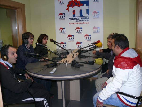 taller de radio con Julio Corral en Radio Miguelturra-2013-10-24-fuente Area de Comunicacion Municipal-14